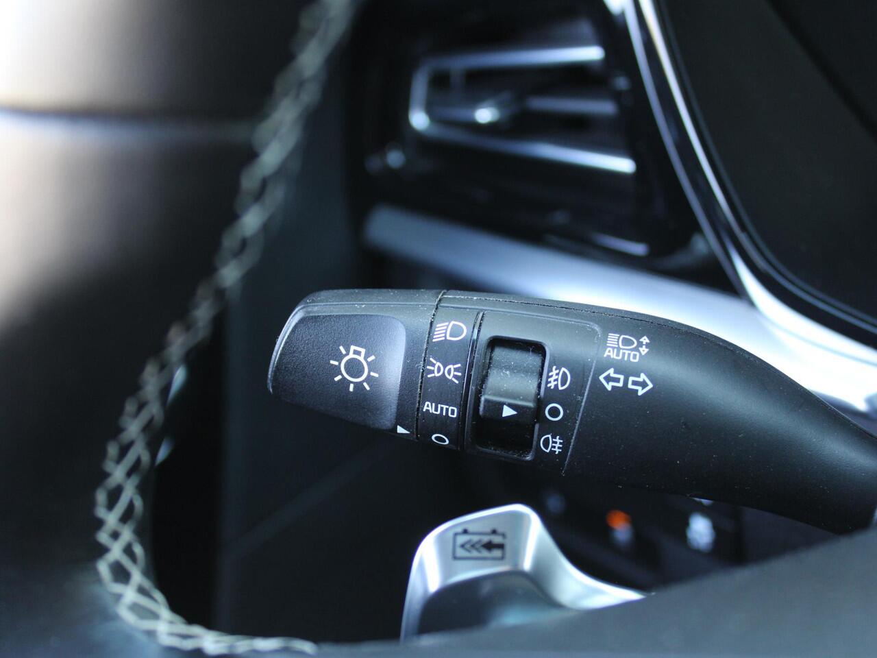 KIA e-Niro DynamicPlusLine 64 kWh | Trekhaak | Schuif-/kanteldak | 3 Fase | Stuur-/stoelverwarming | Camera | Cruise adapt. | 17" LM | Clima | BTW auto |