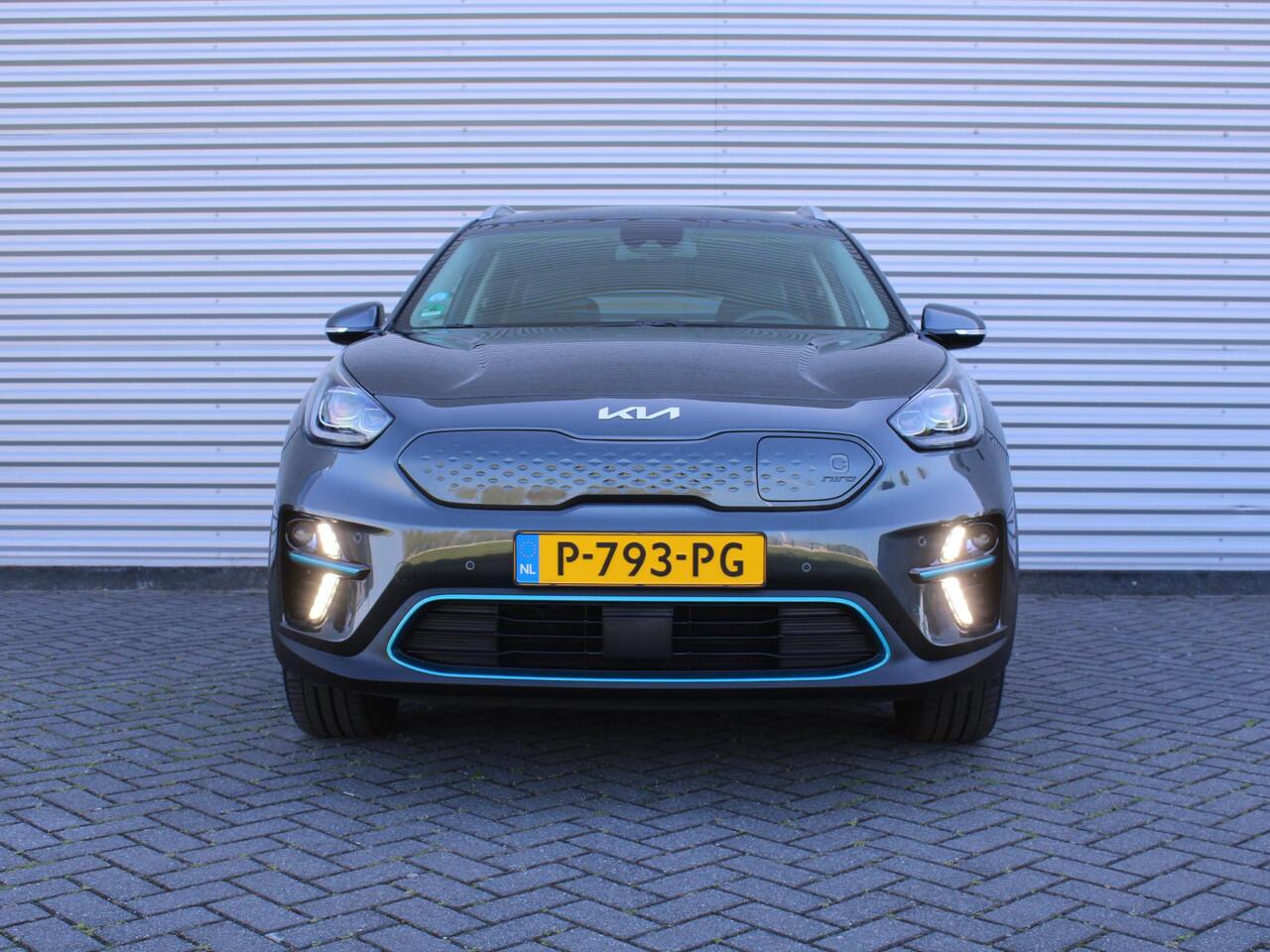 KIA e-Niro DynamicPlusLine 64 kWh | Trekhaak | Schuif-/kanteldak | 3 Fase | Stuur-/stoelverwarming | Camera | Cruise adapt. | 17" LM | Clima | BTW auto |