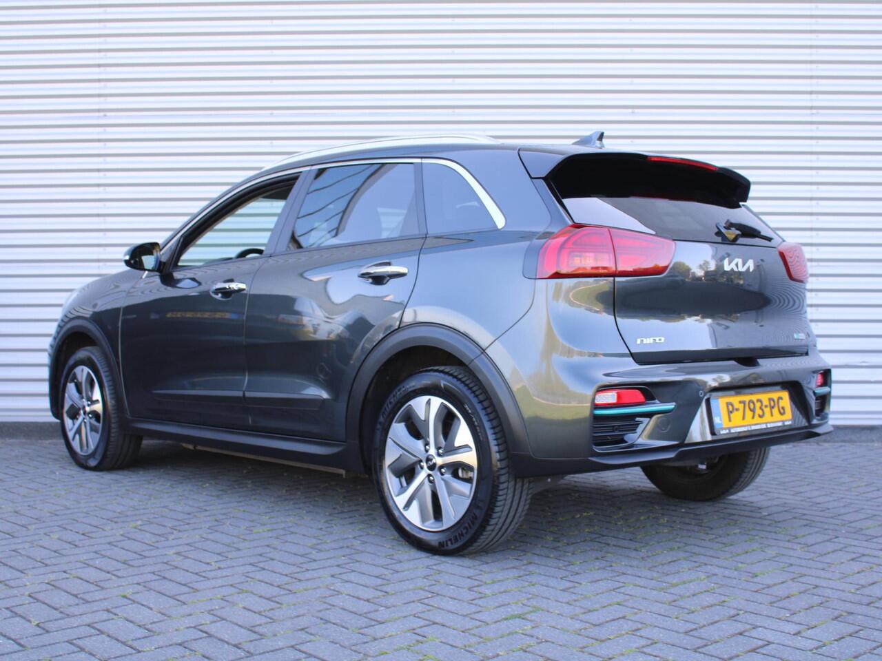 KIA e-Niro DynamicPlusLine 64 kWh | Trekhaak | Schuif-/kanteldak | 3 Fase | Stuur-/stoelverwarming | Camera | Cruise adapt. | 17" LM | Clima | BTW auto |