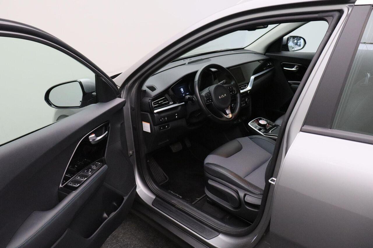 KIA e-Niro Edition 64 kWh 2022 | Navigatie | Camera | Carplay | DAB Radio | Stuurwiel Bediening | Cruise Control | Stoelverwarming | Elektrische Ramen | Achteruitrij Camera | Boekjes