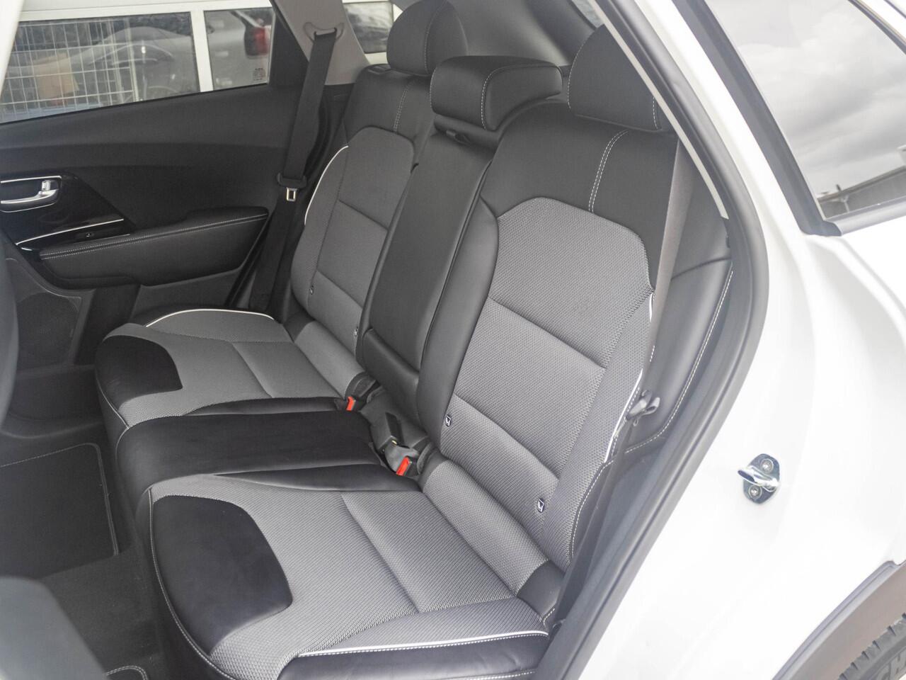 KIA e-Niro DynamicPlusLine 64 kWh l Stoel verwarming l Stuurwiel verwarming l 3 Fase l Trekhaak