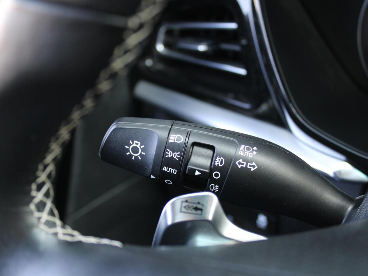 KIA e-Niro DynamicPlusLine 64 kWh | Schuif-/kantel dak | Cruise adapt.| Navi | 17" LM | Stuur-/stoelverwarming | Camera | Clima |