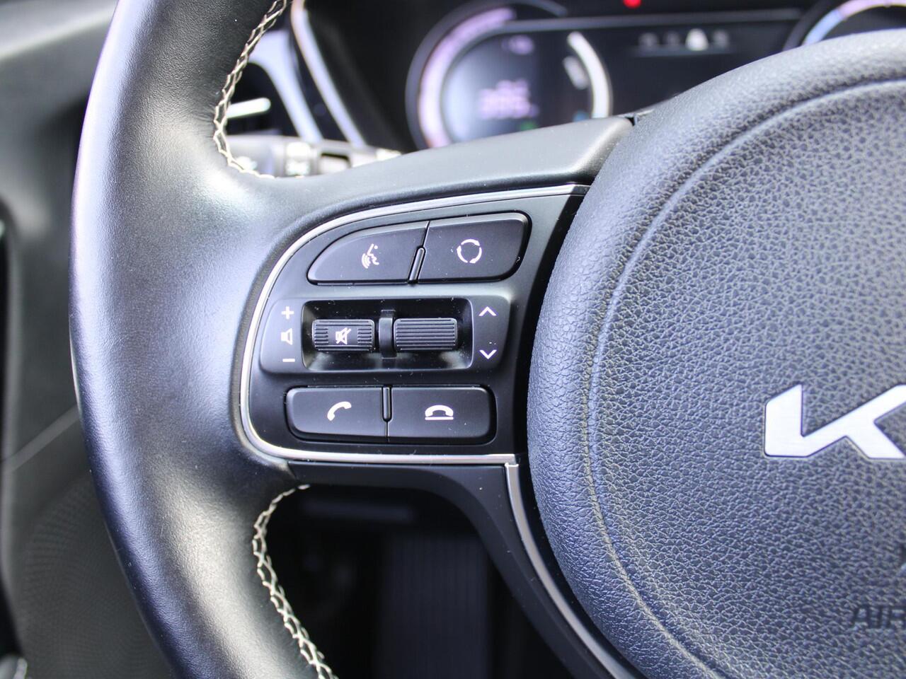 KIA e-Niro DynamicPlusLine 64 kWh | Schuif-/kantel dak | Cruise adapt.| Navi | 17" LM | Stuur-/stoelverwarming | Camera | Clima |