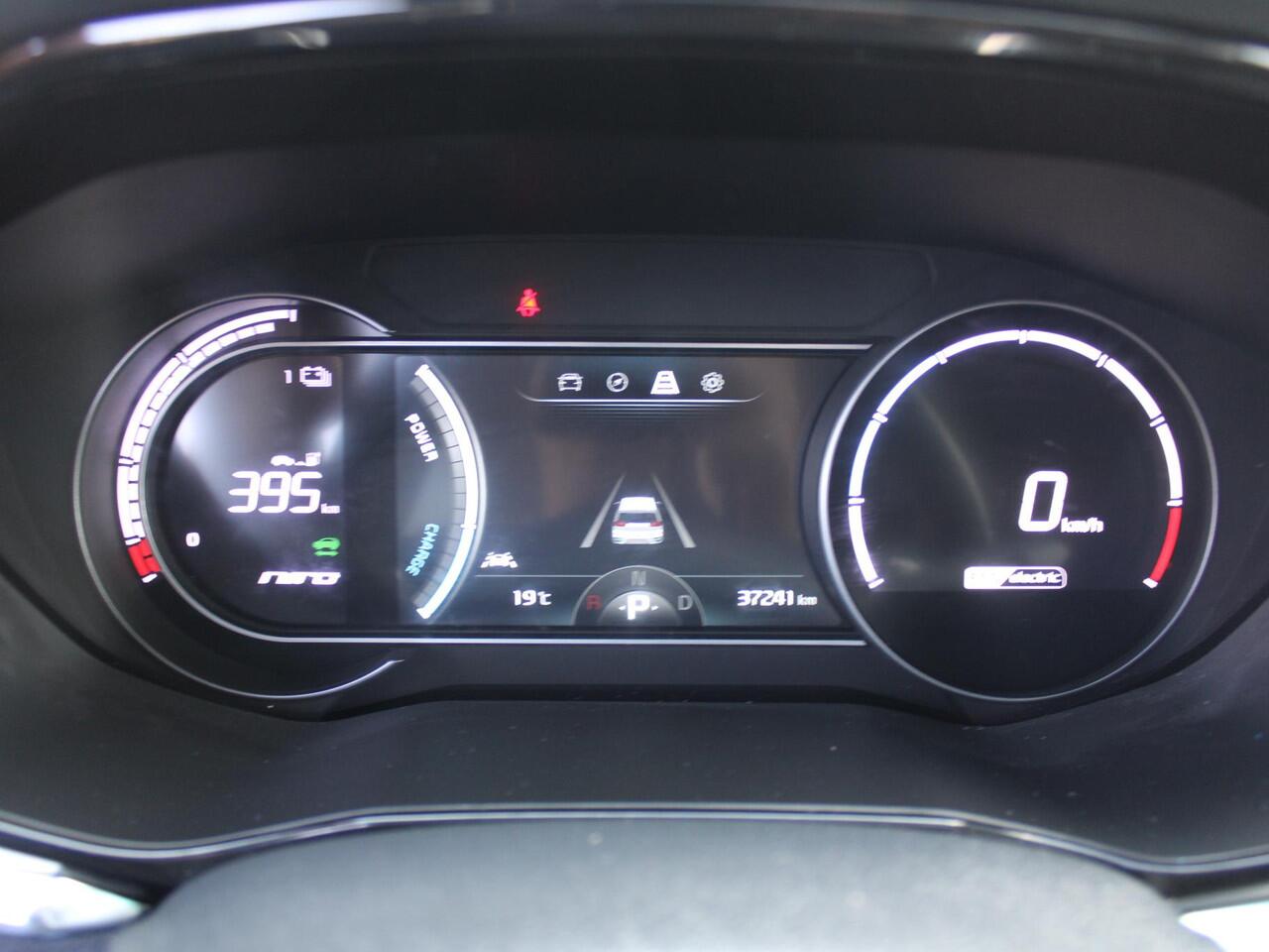 KIA e-Niro DynamicPlusLine 64 kWh | Schuif-/kantel dak | Cruise adapt.| Navi | 17" LM | Stuur-/stoelverwarming | Camera | Clima |