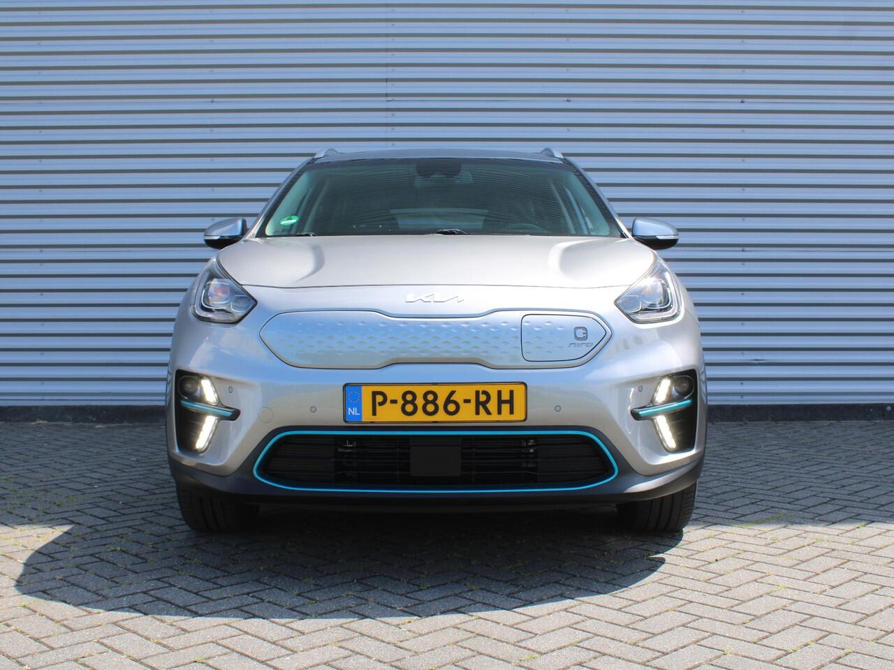 KIA e-Niro DynamicPlusLine 64 kWh | Schuif-/kantel dak | Cruise adapt.| Navi | 17" LM | Stuur-/stoelverwarming | Camera | Clima |