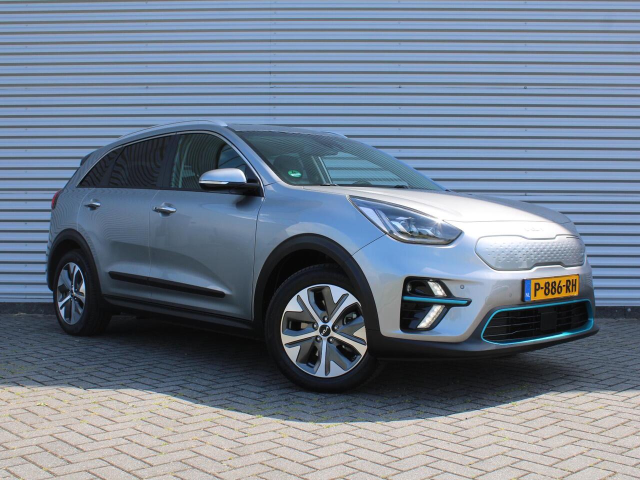 KIA e-Niro DynamicPlusLine 64 kWh | Schuif-/kantel dak | Cruise adapt.| Navi | 17" LM | Stuur-/stoelverwarming | Camera | Clima |