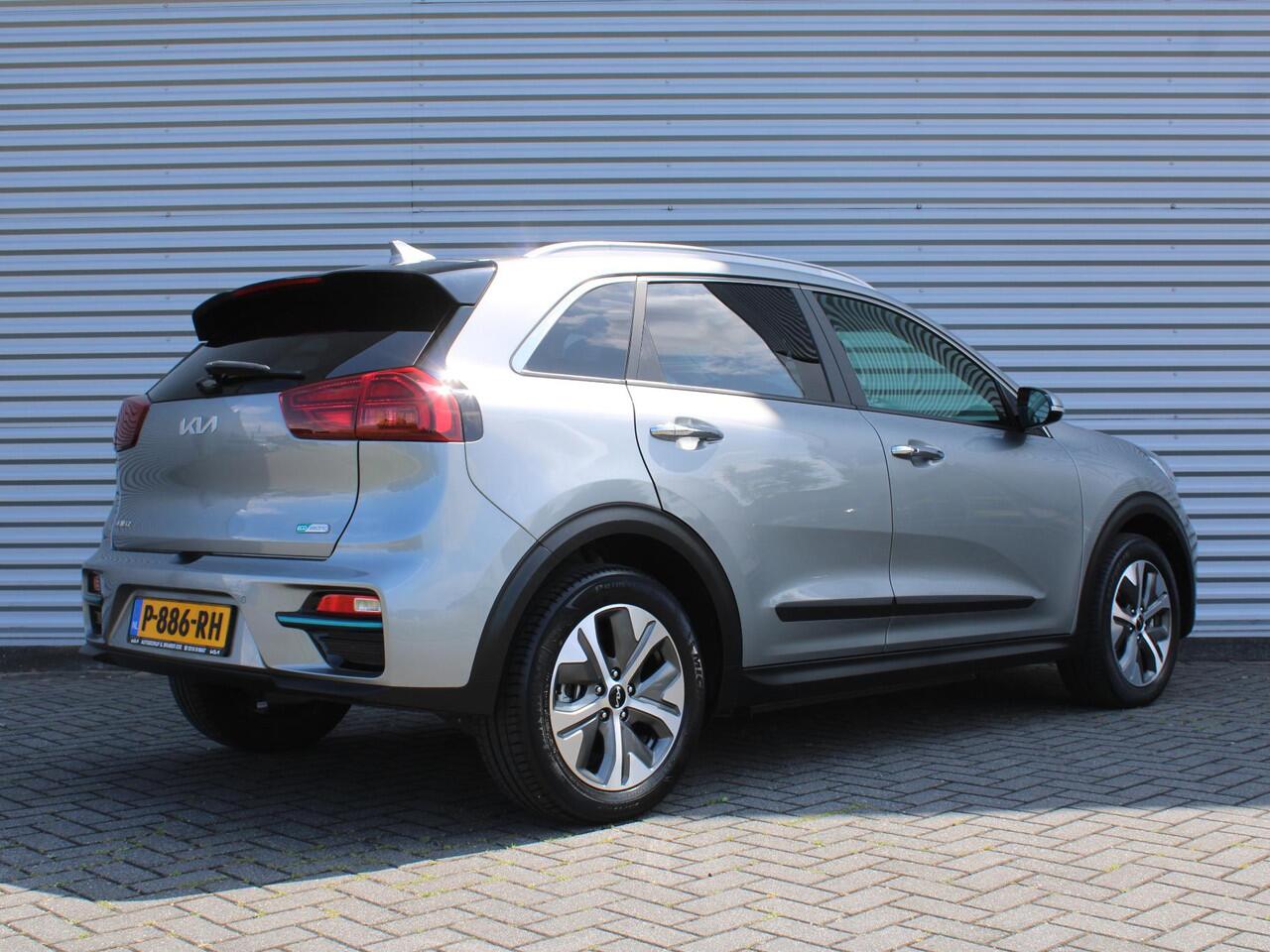 KIA e-Niro DynamicPlusLine 64 kWh | Schuif-/kantel dak | Cruise adapt.| Navi | 17" LM | Stuur-/stoelverwarming | Camera | Clima |
