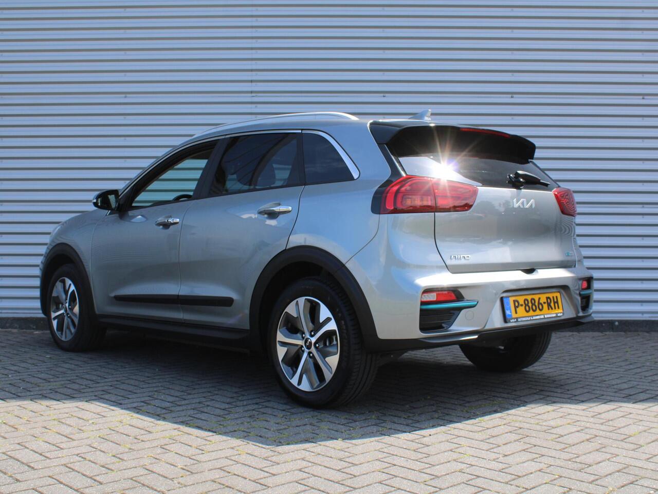 KIA e-Niro DynamicPlusLine 64 kWh | Schuif-/kantel dak | Cruise adapt.| Navi | 17" LM | Stuur-/stoelverwarming | Camera | Clima |