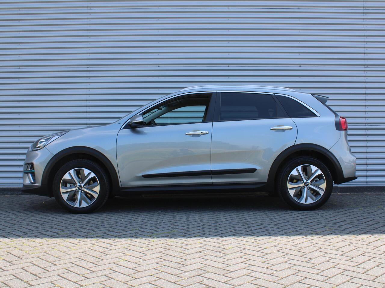 KIA e-Niro DynamicPlusLine 64 kWh | Schuif-/kantel dak | Cruise adapt.| Navi | 17" LM | Stuur-/stoelverwarming | Camera | Clima |