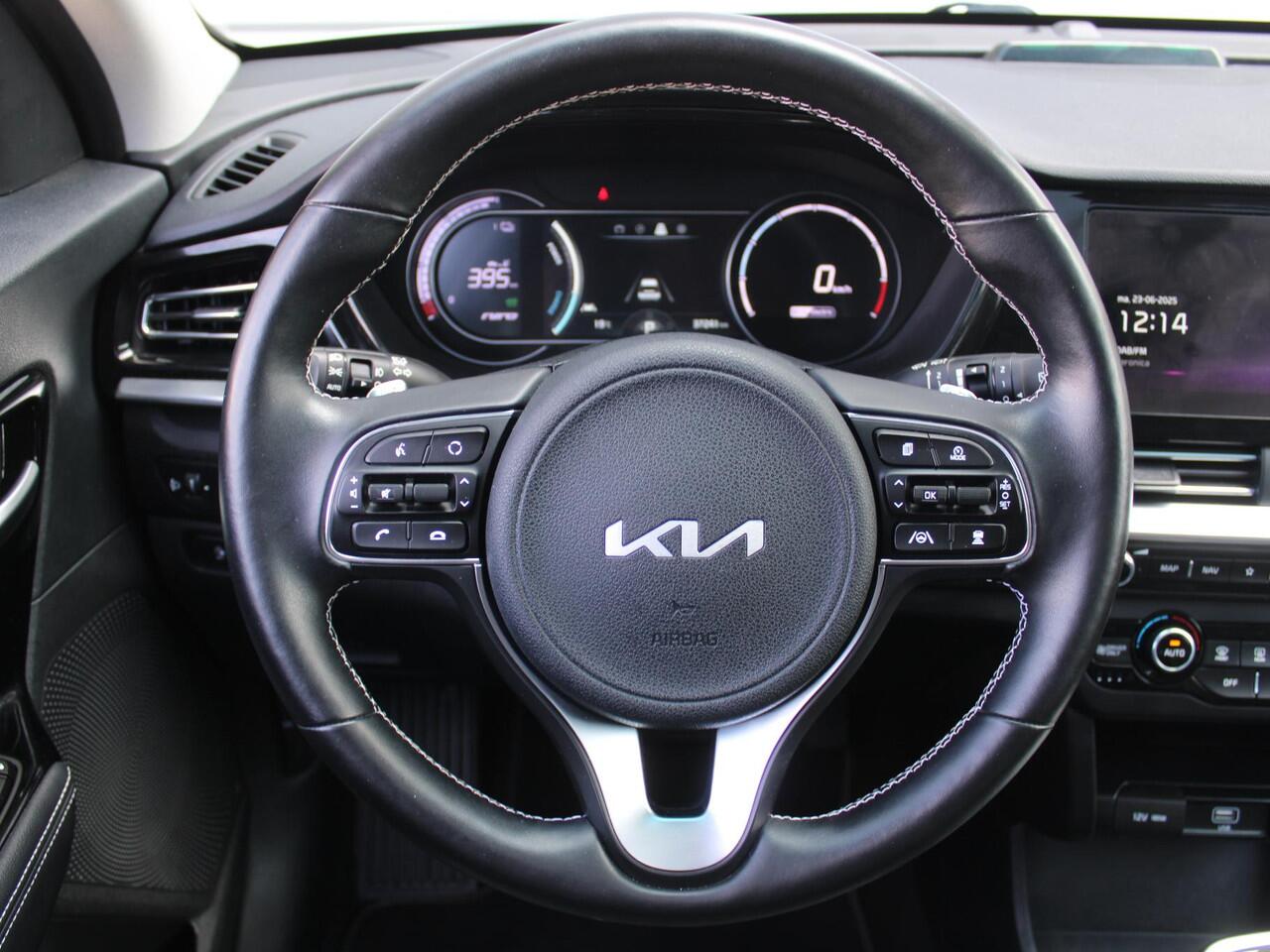 KIA e-Niro DynamicPlusLine 64 kWh | Schuif-/kantel dak | Cruise adapt.| Navi | 17" LM | Stuur-/stoelverwarming | Camera | Clima |