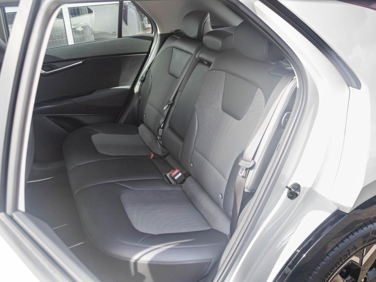 KIA e-Niro EV DynamicLine 64.8 kWh Achteruit rij camera l Apple car play android auto