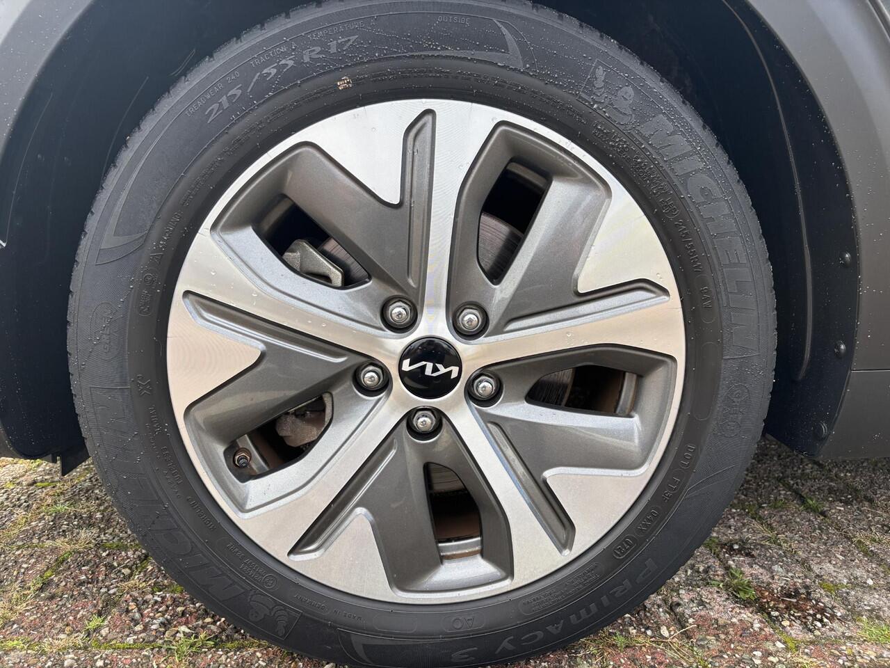 KIA e-Niro ExecutiveLine 64 kWh Navi/Camera/Open Dak/Lederen bekleding/GEEN AFLEVERKOSTEN