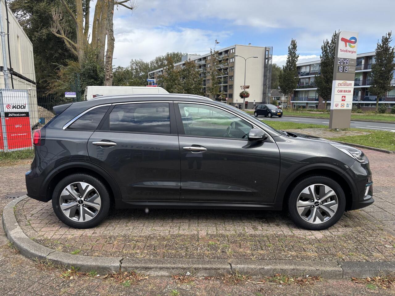 KIA e-Niro ExecutiveLine 64 kWh Navi/Camera/Open Dak/Lederen bekleding/GEEN AFLEVERKOSTEN