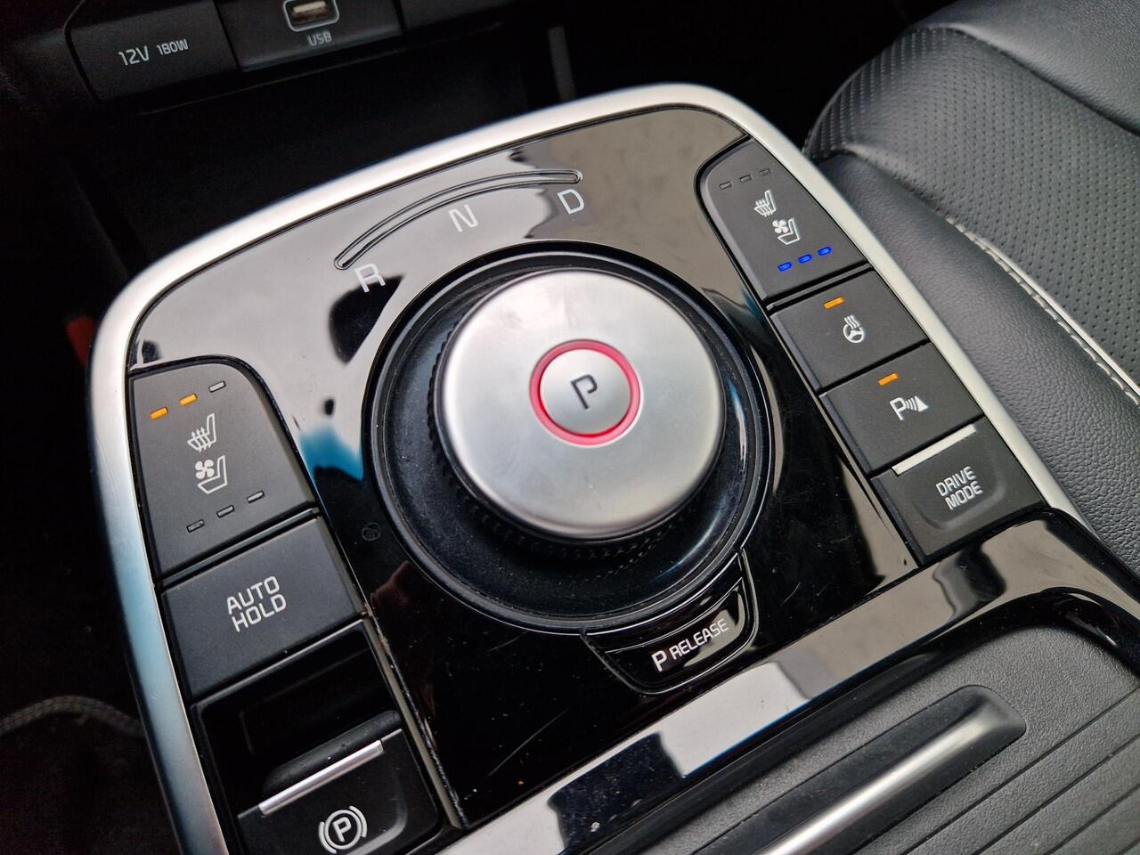 KIA e-Niro ExecutiveLine 64 kWh | 1e Eigenaar | Open Dak | LED | RMC Trekhaak | JBL | Stoelventilatie |