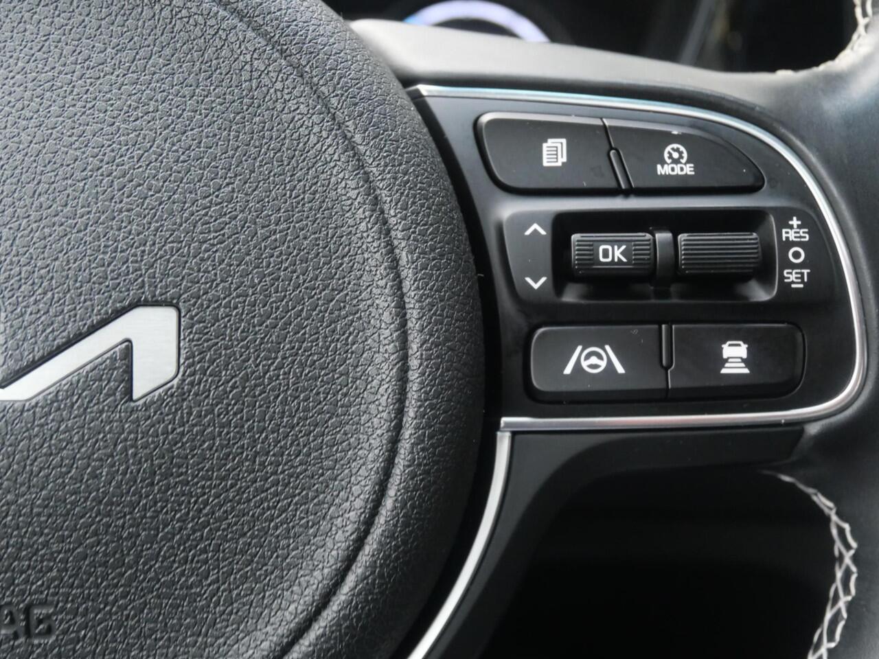 KIA e-Niro DynamicPlusLine 64 kWh | Trekhaak | Cruise | Clima | Camera | Carplay | Keyless | Navi | Stoel-stuurverwarming |