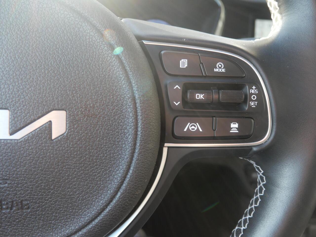 KIA e-Niro DynamicPlusLine 64 kWh | Cruise | Clima | Camera | Carplay | Navi | keyless | stoel-stuurverwarming | Schuif-kanteldak |