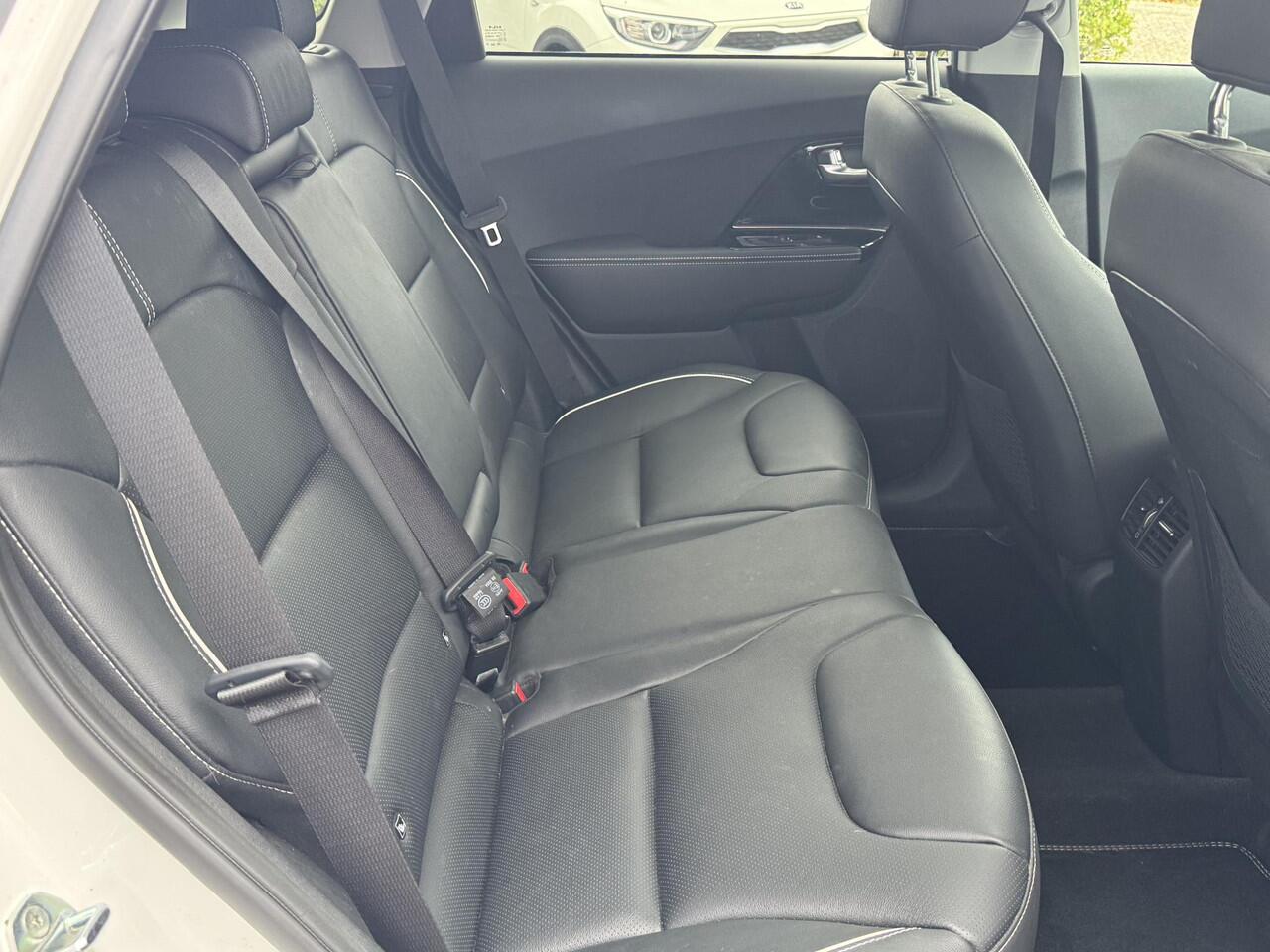 KIA e-Niro ExecutiveLine 64 kWh | Stoel en Stuurverwarming | Stoel Ventilatie | Warmtepomp | Schuif-/Kantel dak