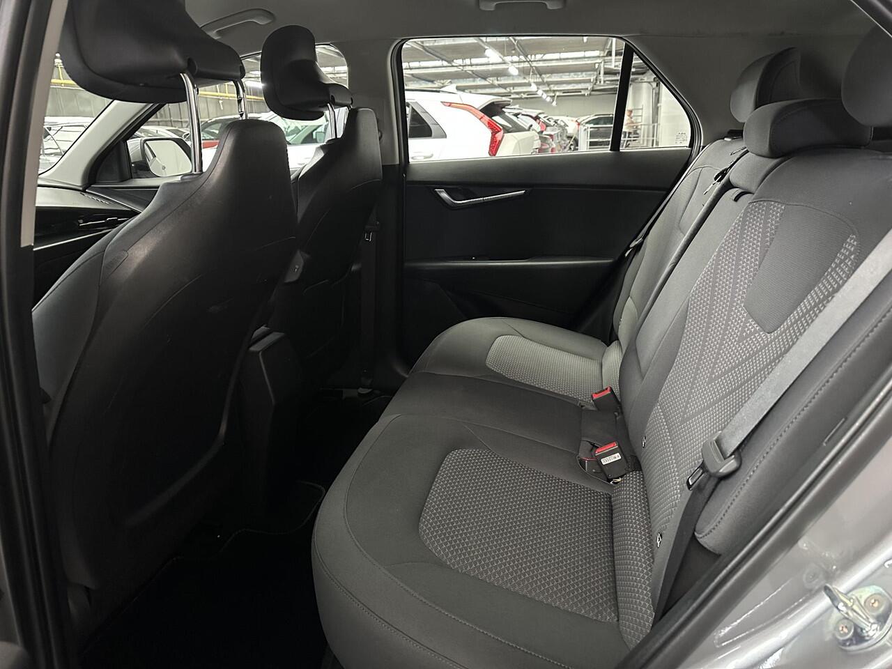 KIA e-Niro EV DynamicLine 64.8 kWh Silver Edition, zeer nette auto in een unieke kleursamenstelling