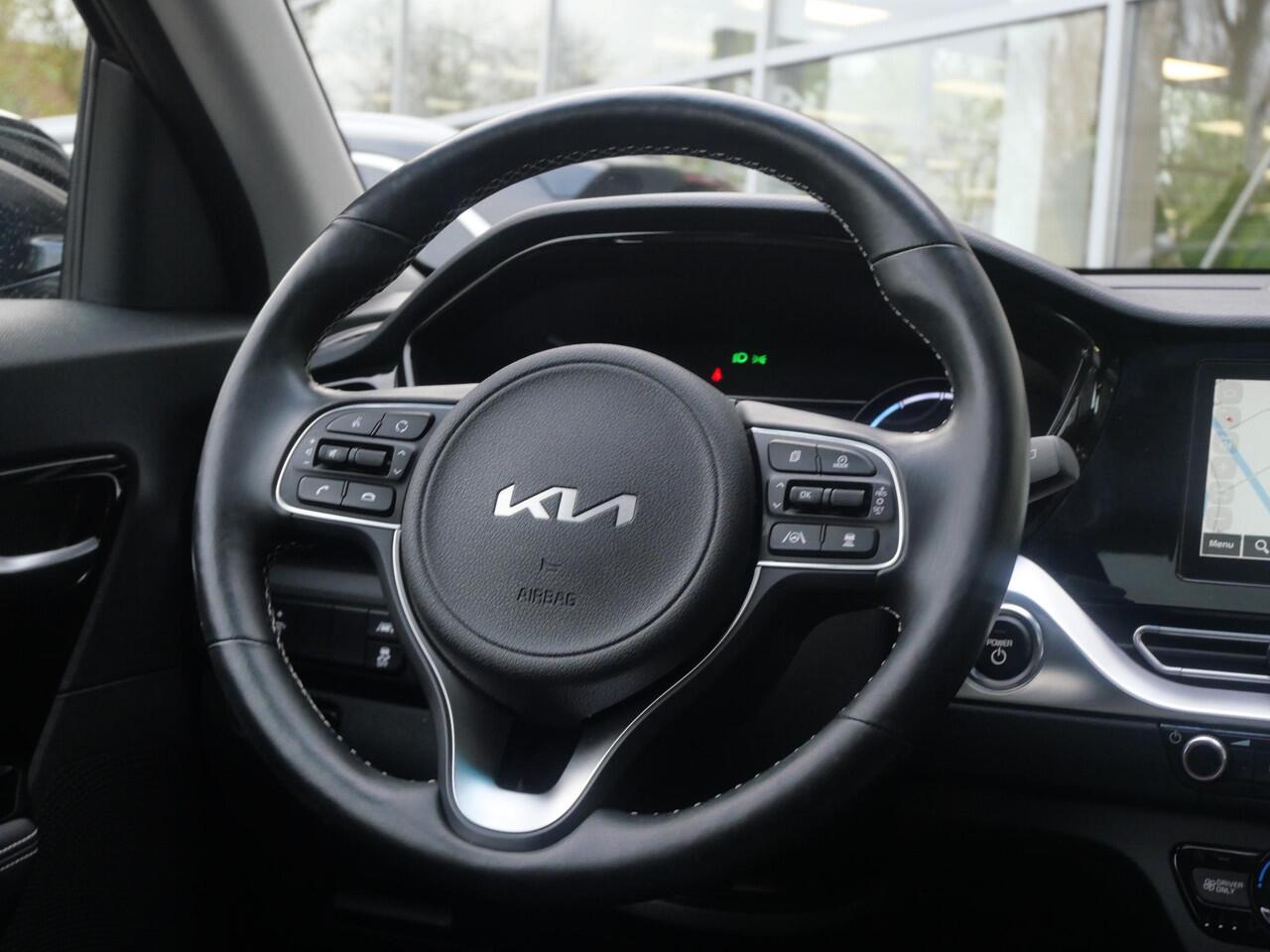 KIA e-Niro DynamicPlusLine 64 kWh | SOH 96,5% | 3Fase | Trekhaak | Cruise | Clima | Camera | Carplay | Keyless | Navi | Stoel-stuurverwarming |
