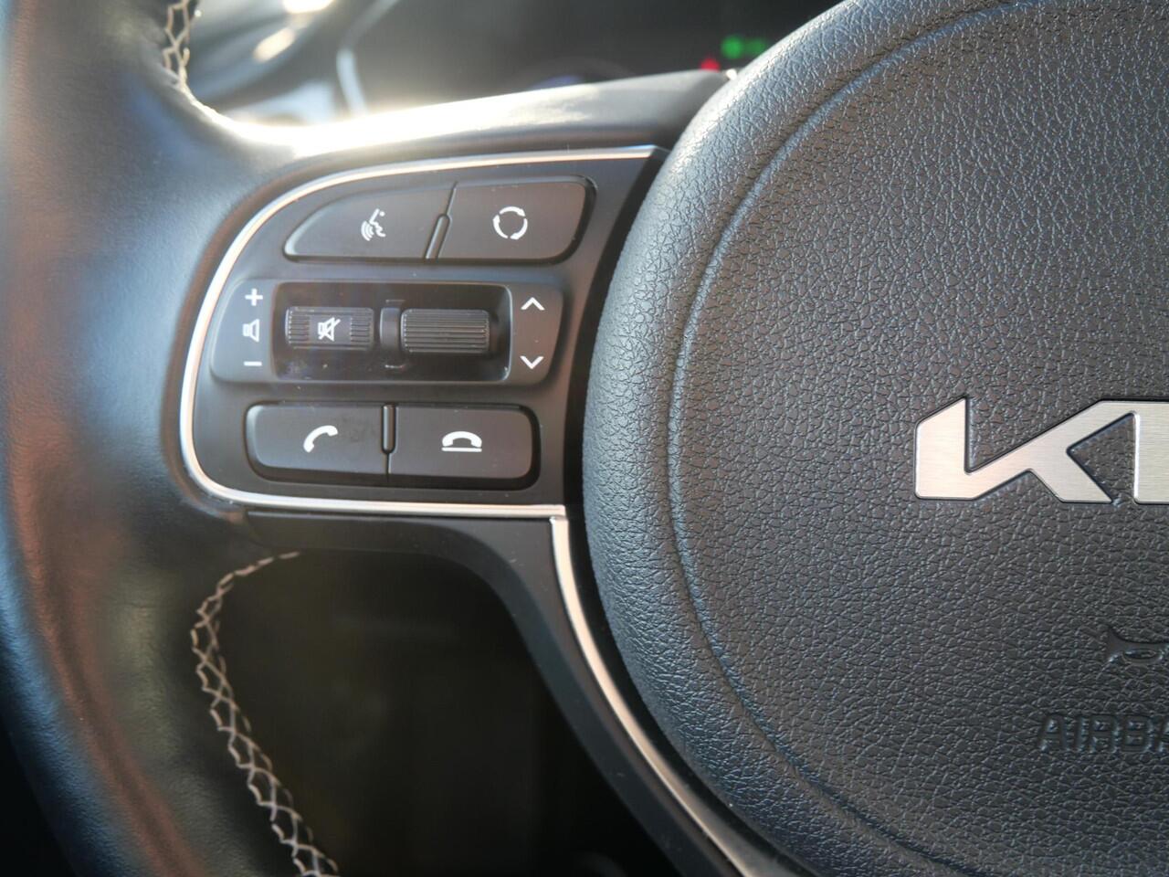 KIA e-Niro DynamicPlusLine 64 kWh |SOH 98% | Cruise | Clima | Camera | Carplay | Navi | keyless | stoel-stuurverwarming | Schuif-kanteldak |