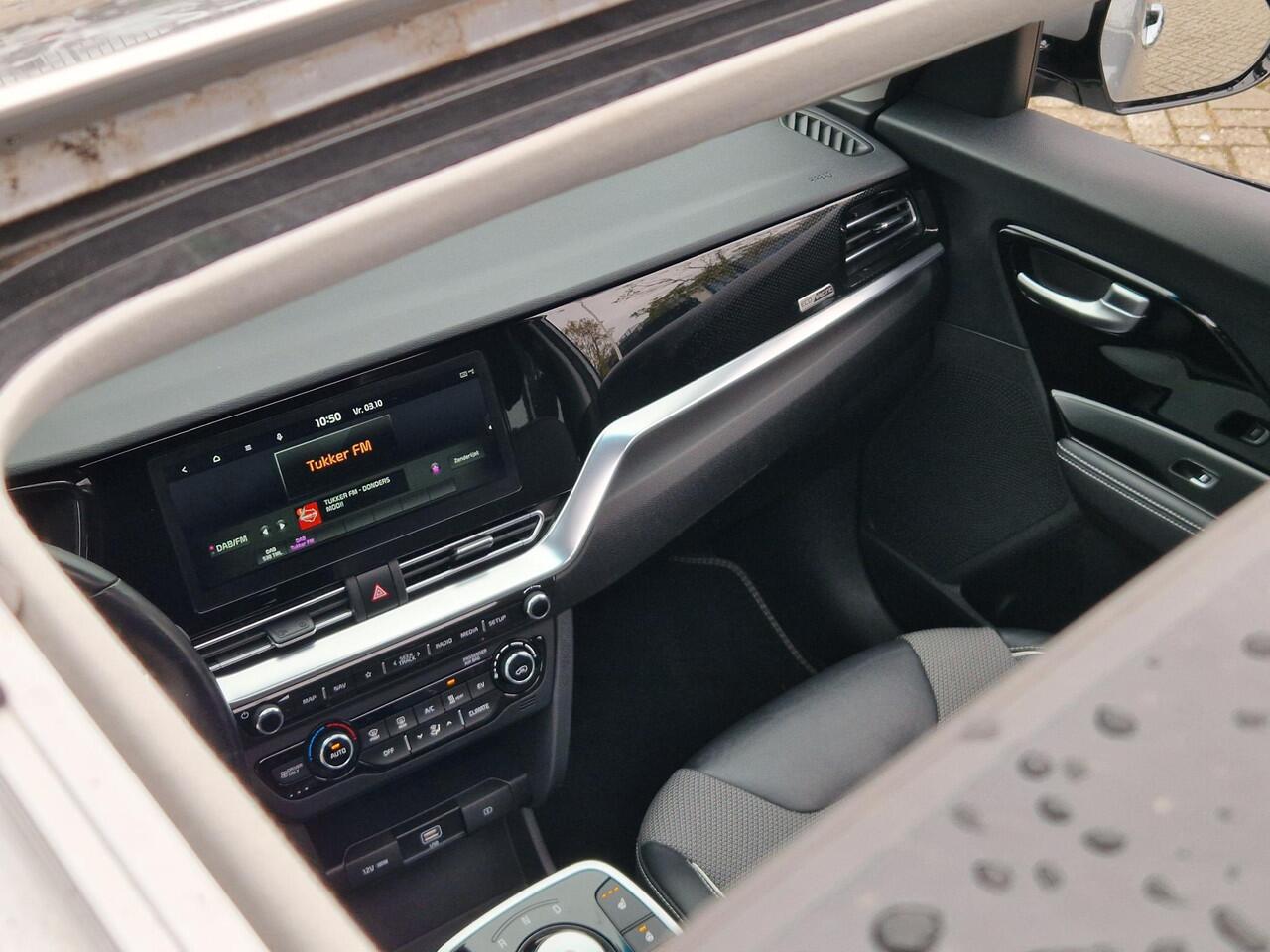 KIA e-Niro DynamicPlusLine 64 kWh | Open dak | Stoelverwarming | Key-Less | LED |