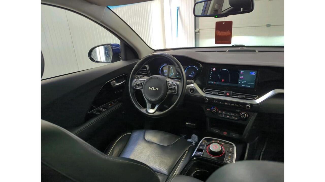 KIA e-Niro ExecutiveLine 64 kWh | Panoramadak | Leder | Achteruitrijcamera | Stoel- Verwarming & Koeling | Adaptive Cruise |