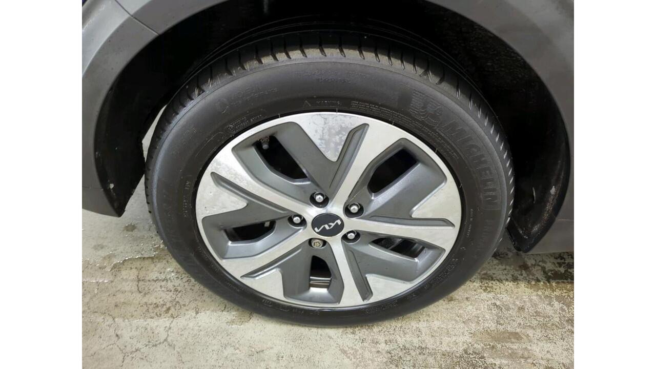 KIA e-Niro ExecutiveLine 64 kWh | Panoramadak | Leder | Achteruitrijcamera | Stoel- Verwarming & Koeling | Adaptive Cruise |