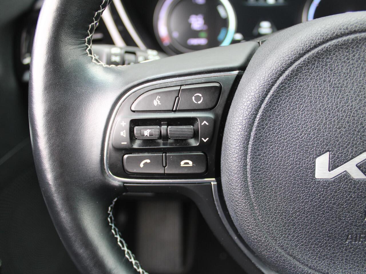 KIA e-Niro Edition 64 kWh | Stuur-/stoelverwarming | Camera | 17" LM | Clima | Cruise adapt. | PDC | Keyless | Navi |