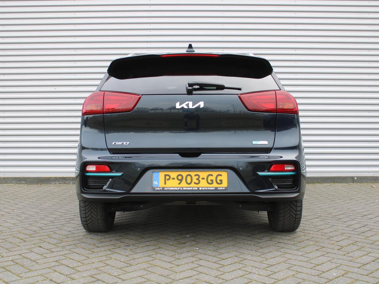 KIA e-Niro Edition 64 kWh | Stuur-/stoelverwarming | Camera | 17" LM | Clima | Cruise adapt. | PDC | Keyless | Navi |