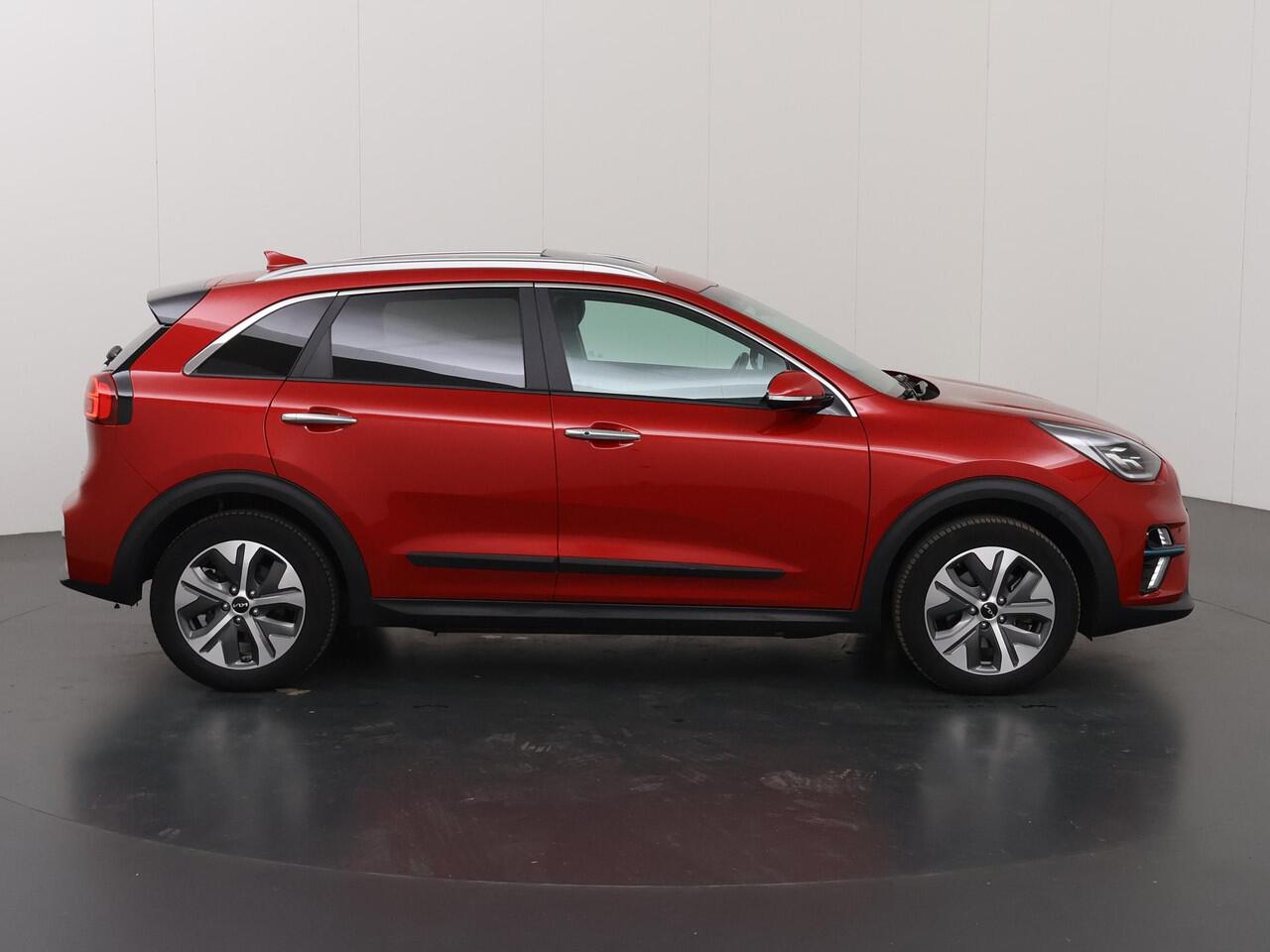 KIA e-Niro DynamicPlusLine 64 kWh | Panoramadak | Stoel/Stuurwielverwarming | Adaptieve Cruise Control | Keyless Go | LED Koplampen |