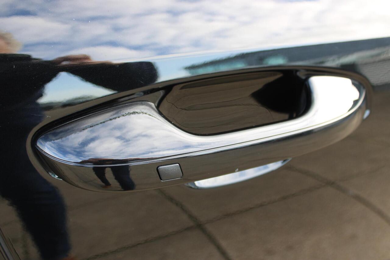 KIA e-Niro EV ExecutiveLine 64.8 kWh GRATIS WINTERBANDEN SET Camera / Navigatie / Leder interieur / schuifdak