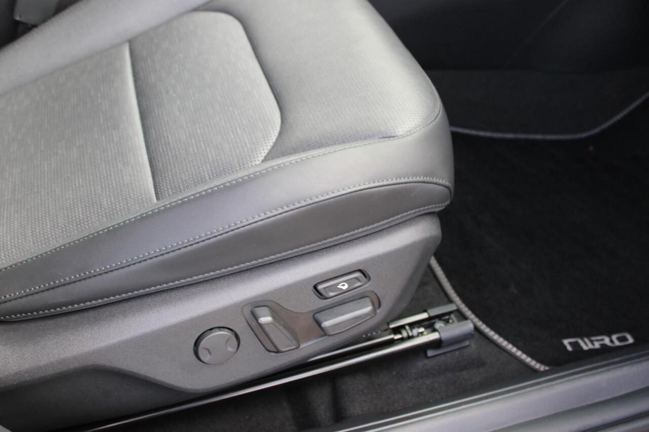 KIA e-Niro EV ExecutiveLine 64.8 kWh GRATIS WINTERBANDEN SET Camera / Navigatie / Leder interieur / schuifdak