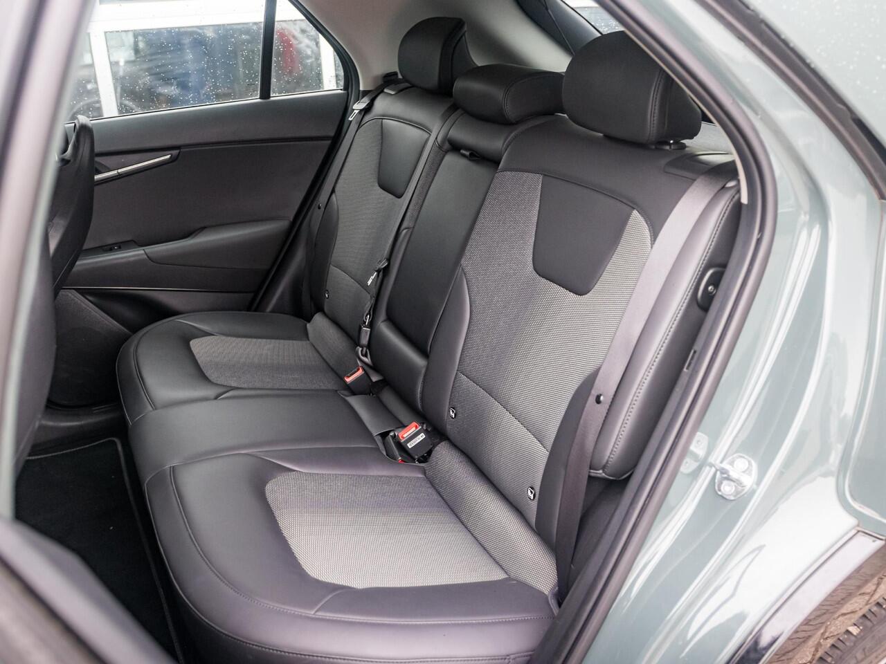 KIA e-Niro EV DynamicLine 64.8 kWh l Navigatie l Parkeersensoren l SOH 96% l