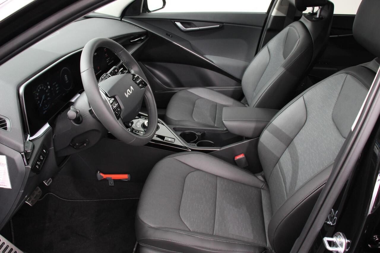 KIA e-Niro EV DynamicPlusLine 64.8 kWh Nieuw Model! | Navigatie | Half Leder | Schuif-kantel dak | Electrisch bedienbare achterklep | DAB | Led | Camera