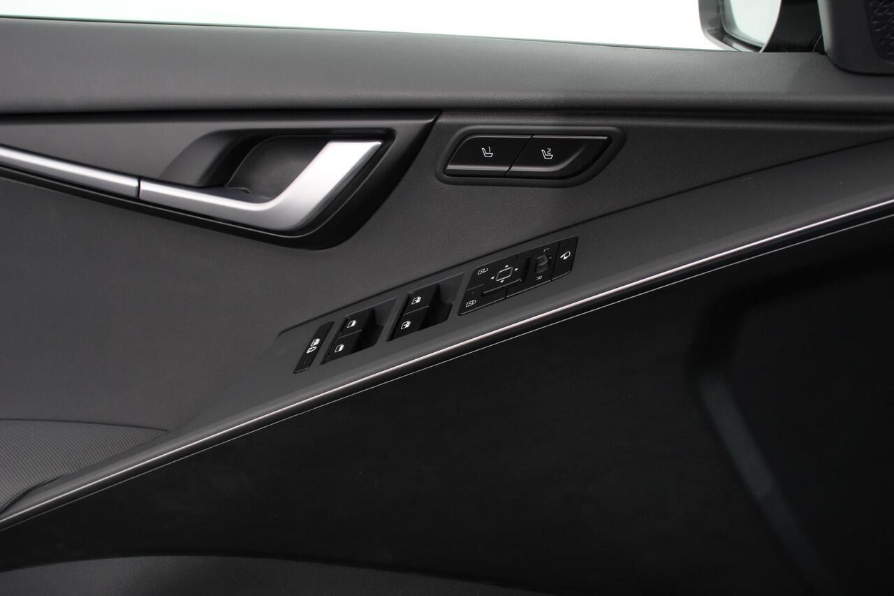 KIA e-Niro EV DynamicPlusLine 64.8 kWh Nieuw Model! | Navigatie | Half Leder | Schuif-kantel dak | Electrisch bedienbare achterklep | DAB | Led | Camera