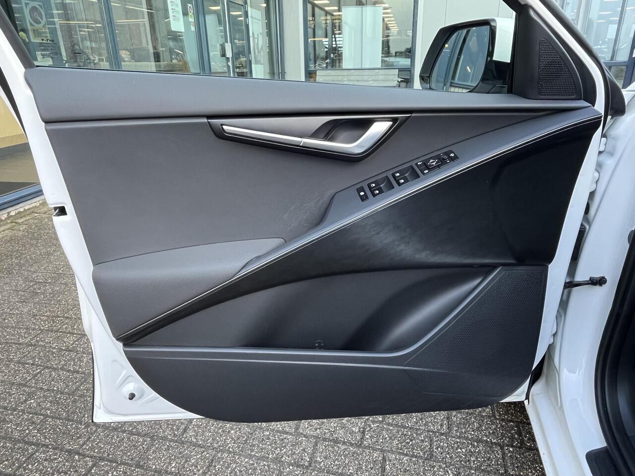 KIA e-Niro EV Edition 64.8 kWh | 204pk/NL Auto/1e Eig./Navi/Adapt.Cruise/Camera/Clima/Stoel+Stuurverwarming/Apple CarPlay-Android Auto