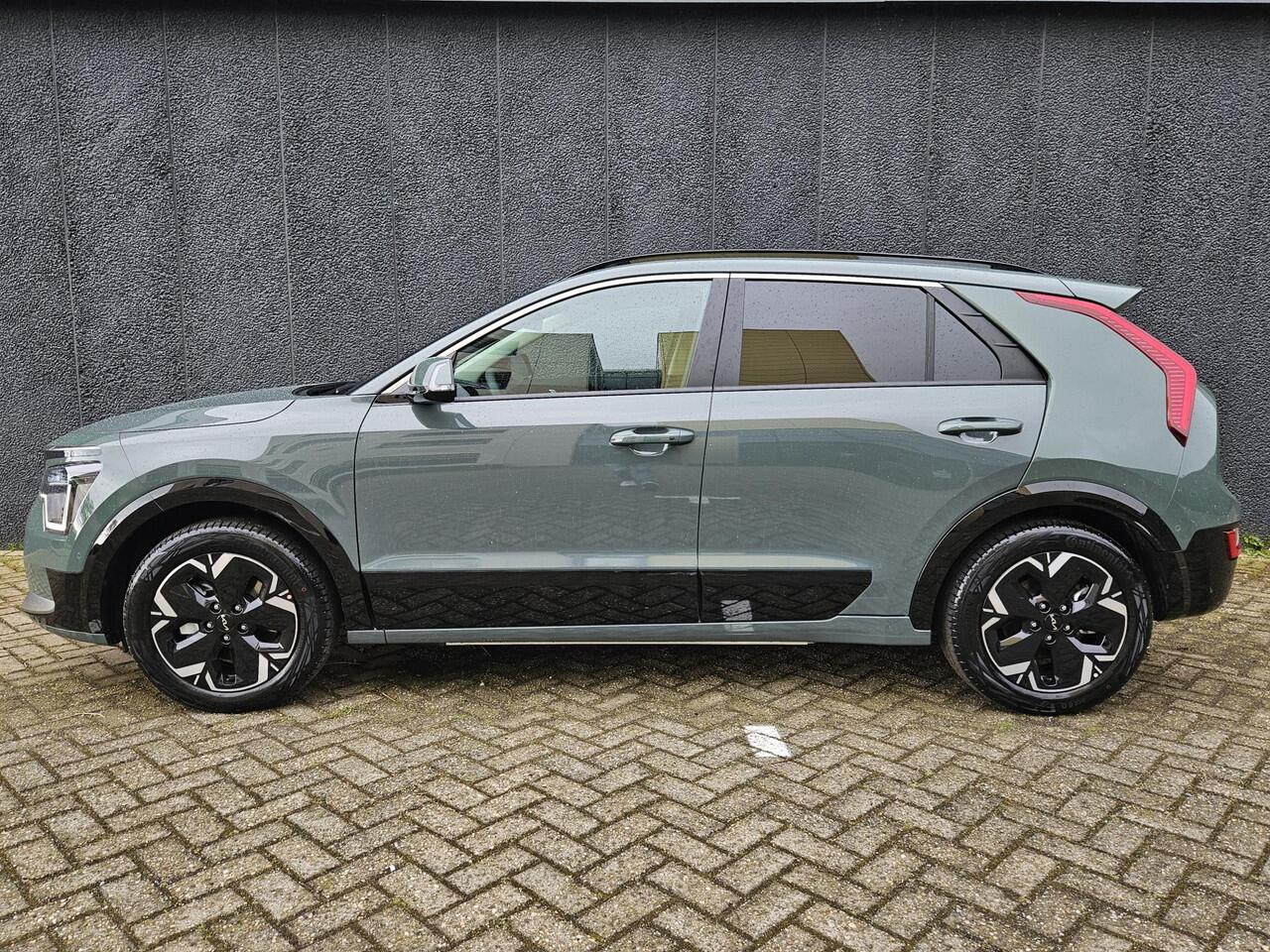 KIA e-Niro EV ExecutiveLine 64.8 kWh | Afneembare trekhaak | tot 10 jaar garantie | Snel leverbaar uit voorraad | Vehicle-2-Load (V2L) | Bekleding in premium lederlook | Harman Kardon Premium Sound System