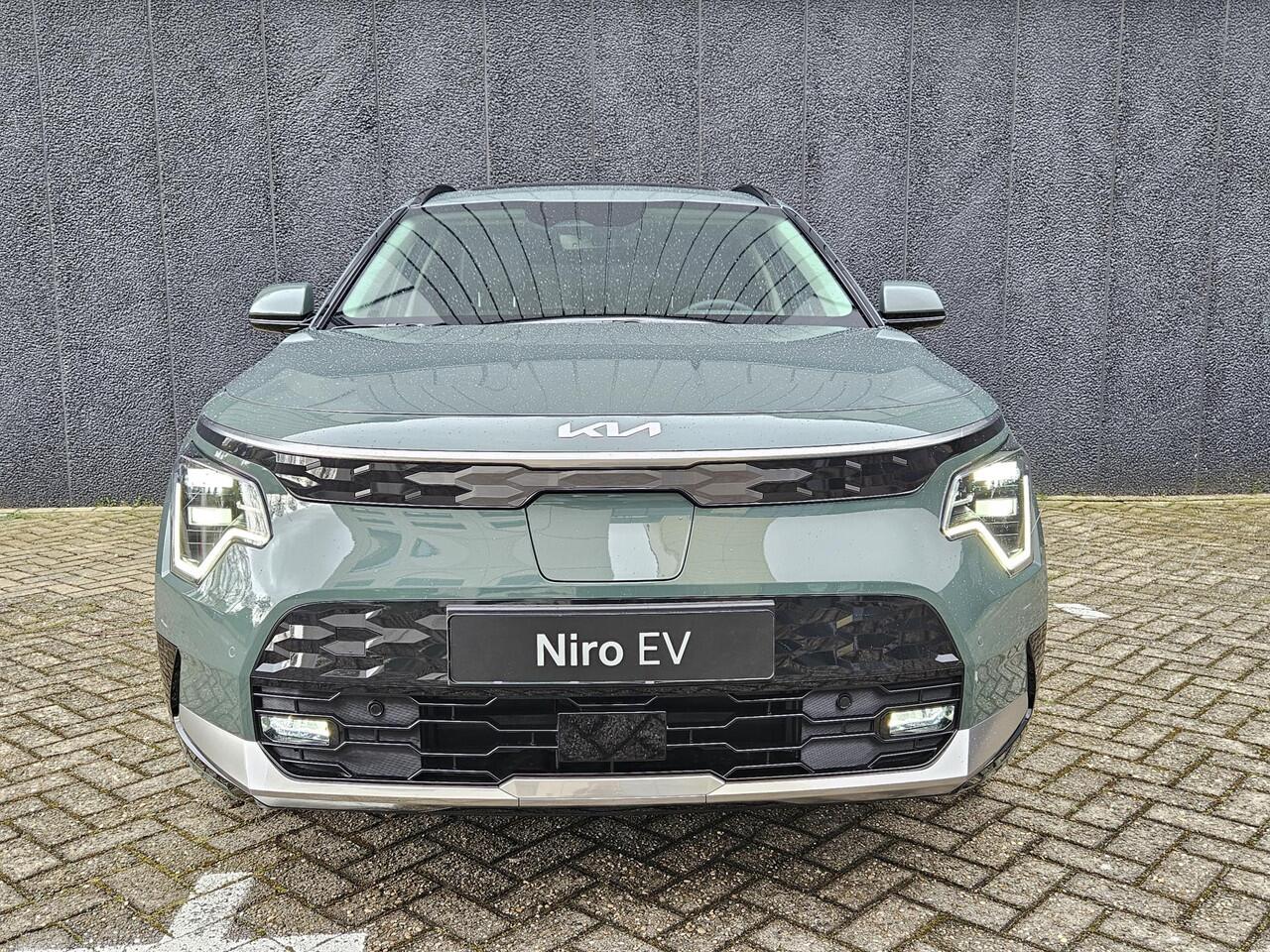 KIA e-Niro EV ExecutiveLine 64.8 kWh | Afneembare trekhaak | tot 10 jaar garantie | Snel leverbaar uit voorraad | Vehicle-2-Load (V2L) | Bekleding in premium lederlook | Harman Kardon Premium Sound System