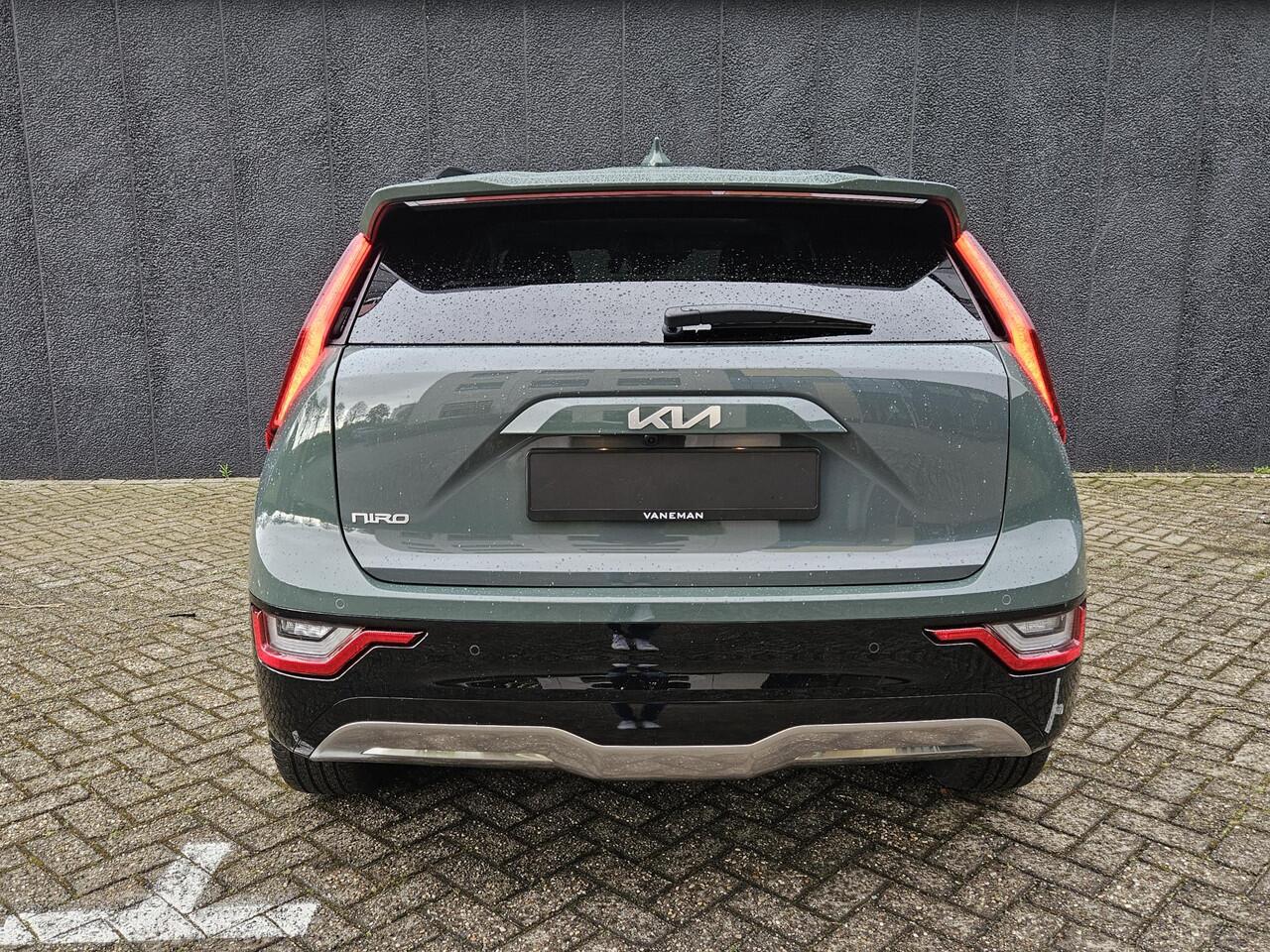 KIA e-Niro EV ExecutiveLine 64.8 kWh | Afneembare trekhaak | tot 10 jaar garantie | Snel leverbaar uit voorraad | Vehicle-2-Load (V2L) | Bekleding in premium lederlook | Harman Kardon Premium Sound System