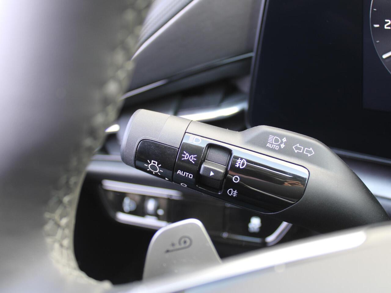 KIA e-Niro EV Light Advanced 64.8 kWh | Cargo uitvoering | Stuur-/stoelverwarming | Camera | Cruise adapt. | 17" LM | Clima | 17% bijtelling |