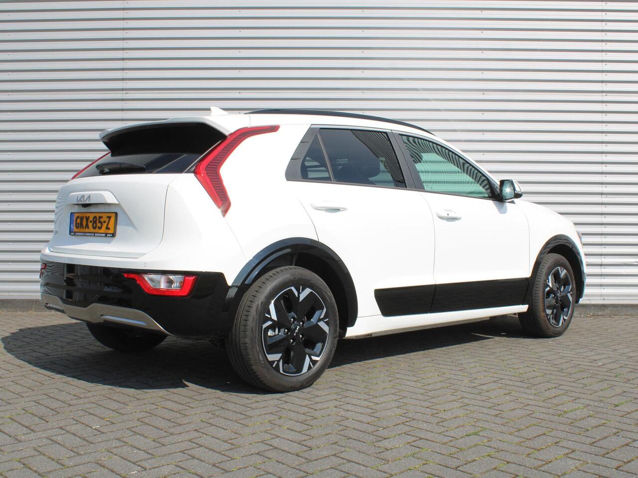 KIA e-Niro EV Light Advanced 64.8 kWh | Cargo uitvoering | Stuur-/stoelverwarming | Camera | Cruise adapt. | 17" LM | Clima | 17% bijtelling |