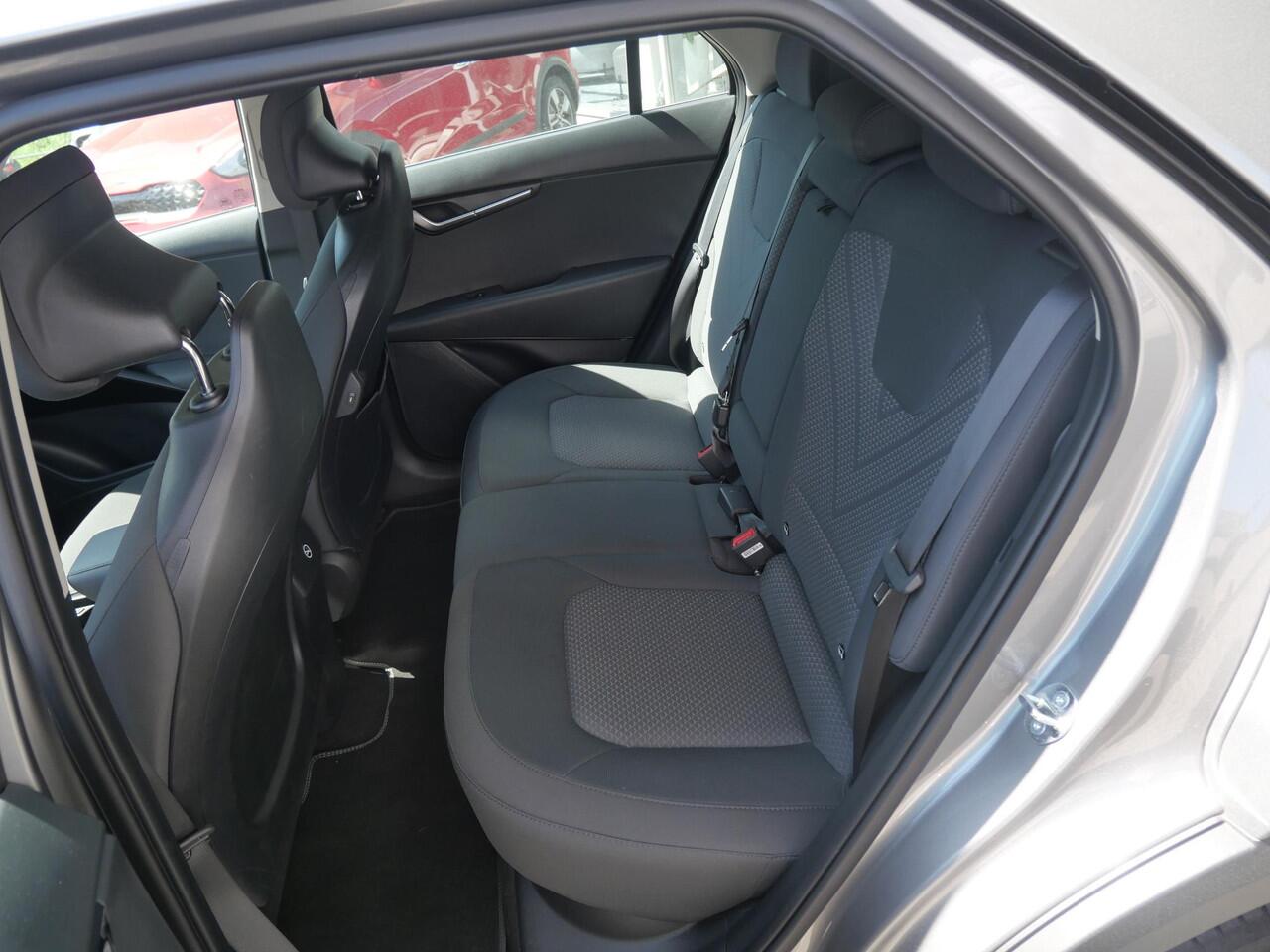 KIA e-Niro EV Light Edition 64.8 kWh | Navigatie | Achteruitrijcamera | Airco | Cruise control Adaptief |