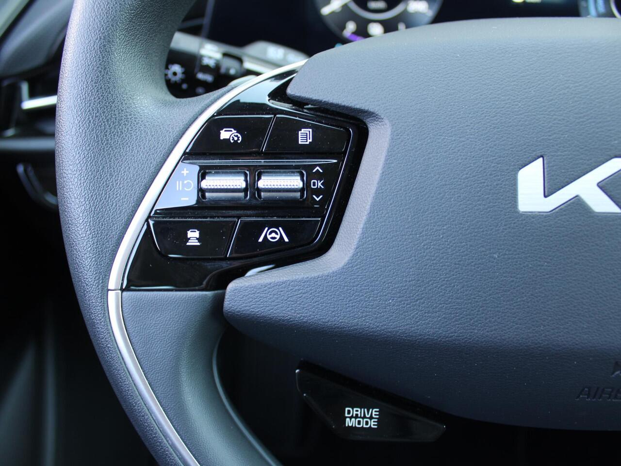 KIA e-Niro EV Light Edition 64.8 kWh | Camera | Cruise adapt. | Clima | 17" LM | Navi | Keyless | All season banden | 17% bijtelling |