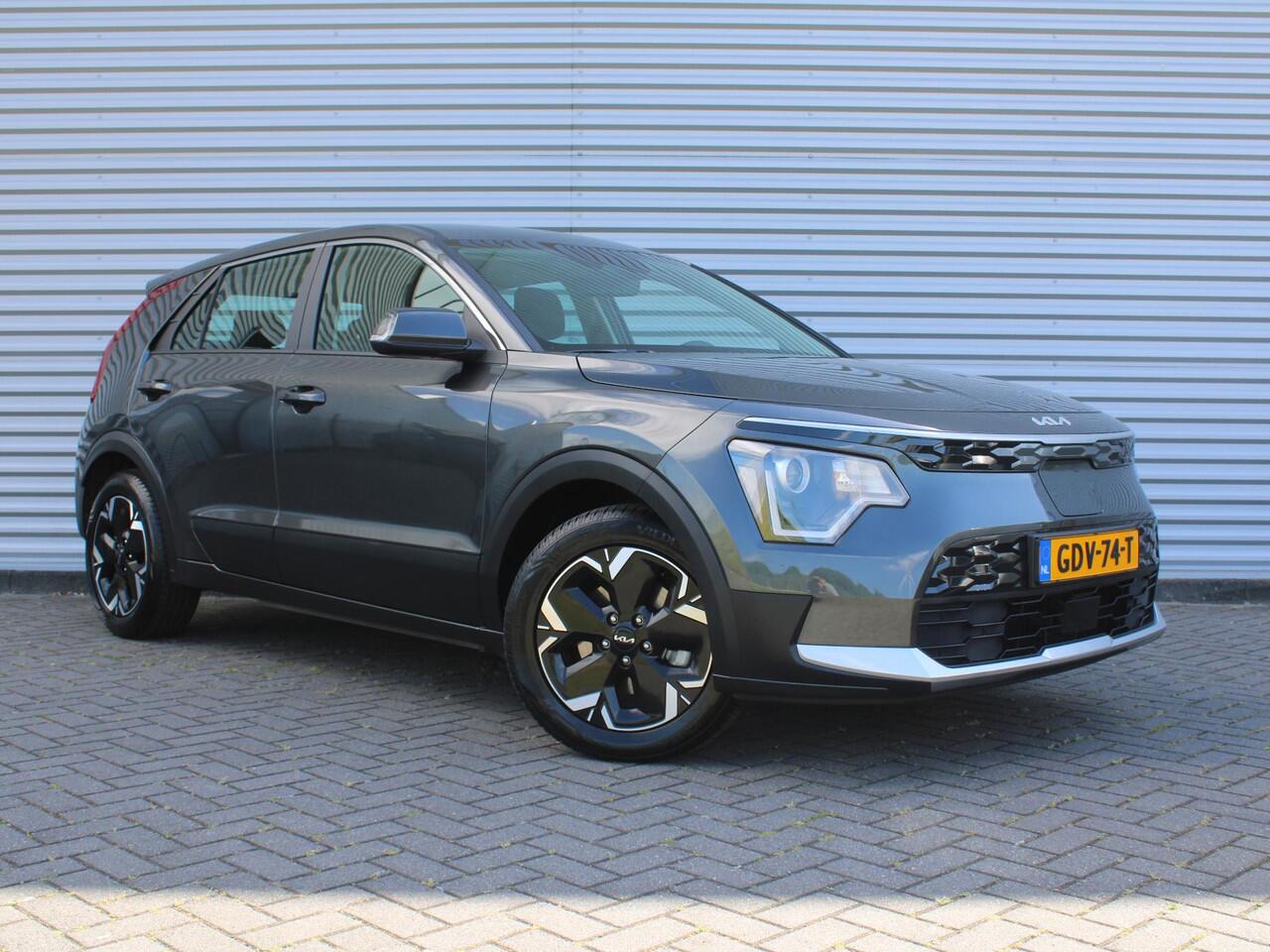 KIA e-Niro EV Light Edition 64.8 kWh | Camera | Cruise adapt. | Clima | 17" LM | Navi | Keyless | All season banden | 17% bijtelling |