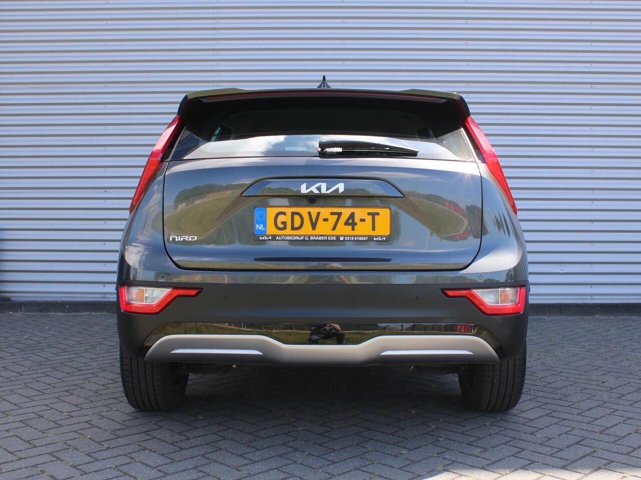 KIA e-Niro EV Light Edition 64.8 kWh | Camera | Cruise adapt. | Clima | 17" LM | Navi | Keyless | All season banden | 17% bijtelling |