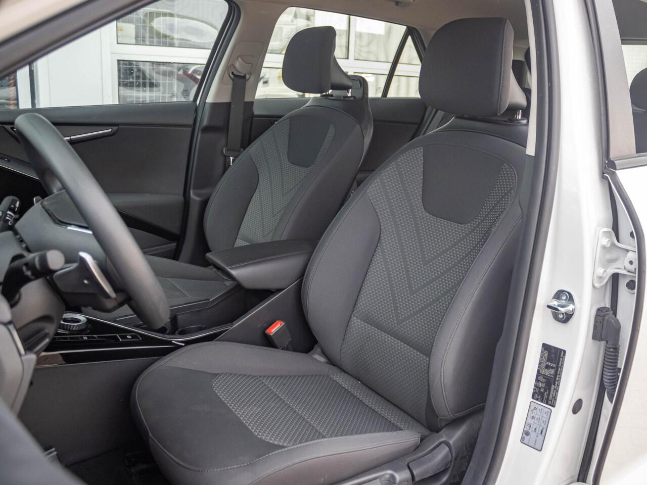 KIA e-Niro EV Light Edition 64.8 kWh | Navigatie | Achteruitrijcamera | Airco | Cruise control Adaptieve |