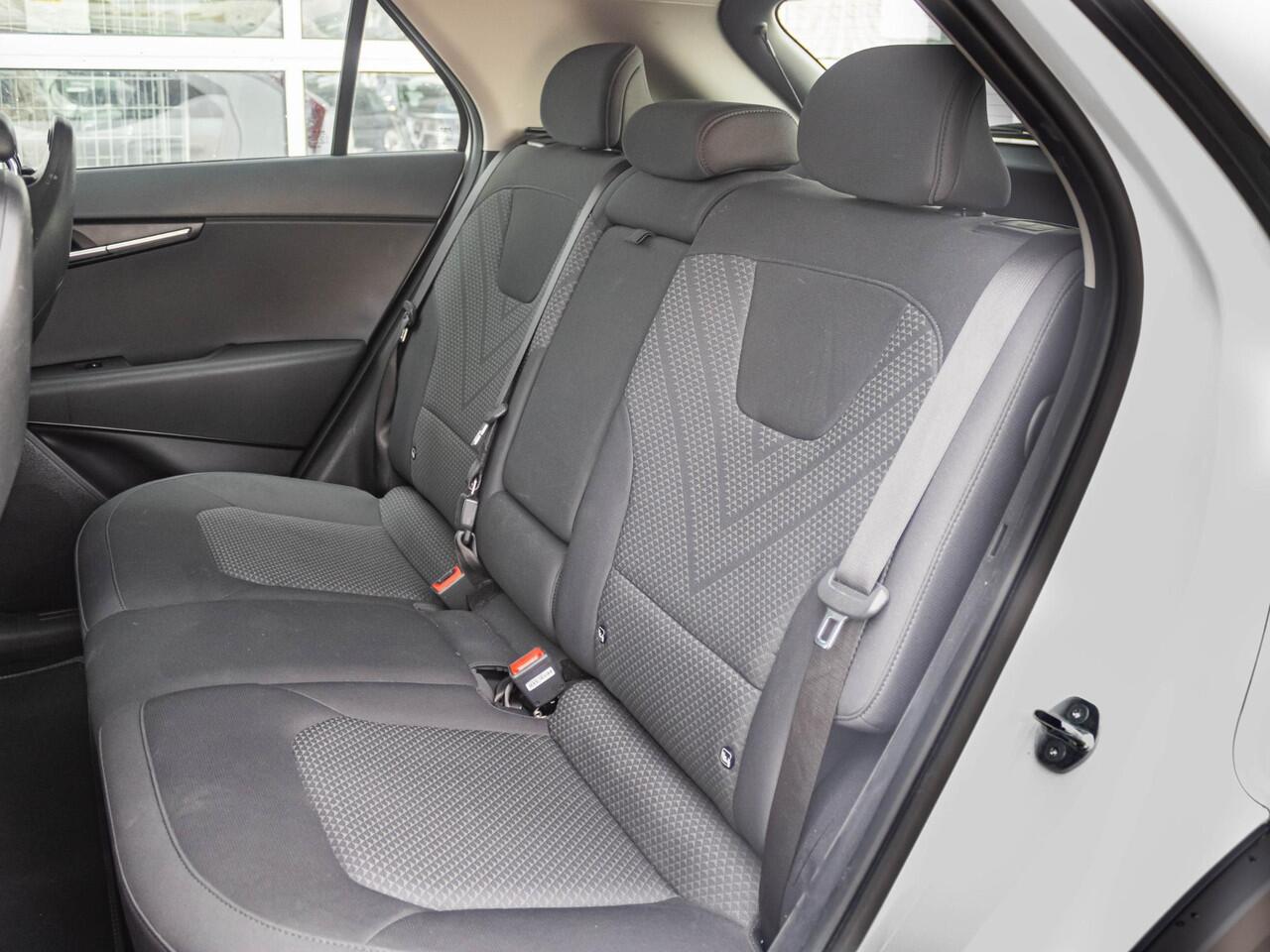 KIA e-Niro EV Light Edition 64.8 kWh | Navigatie | Achteruitrijcamera | Airco | Cruise control Adaptieve |