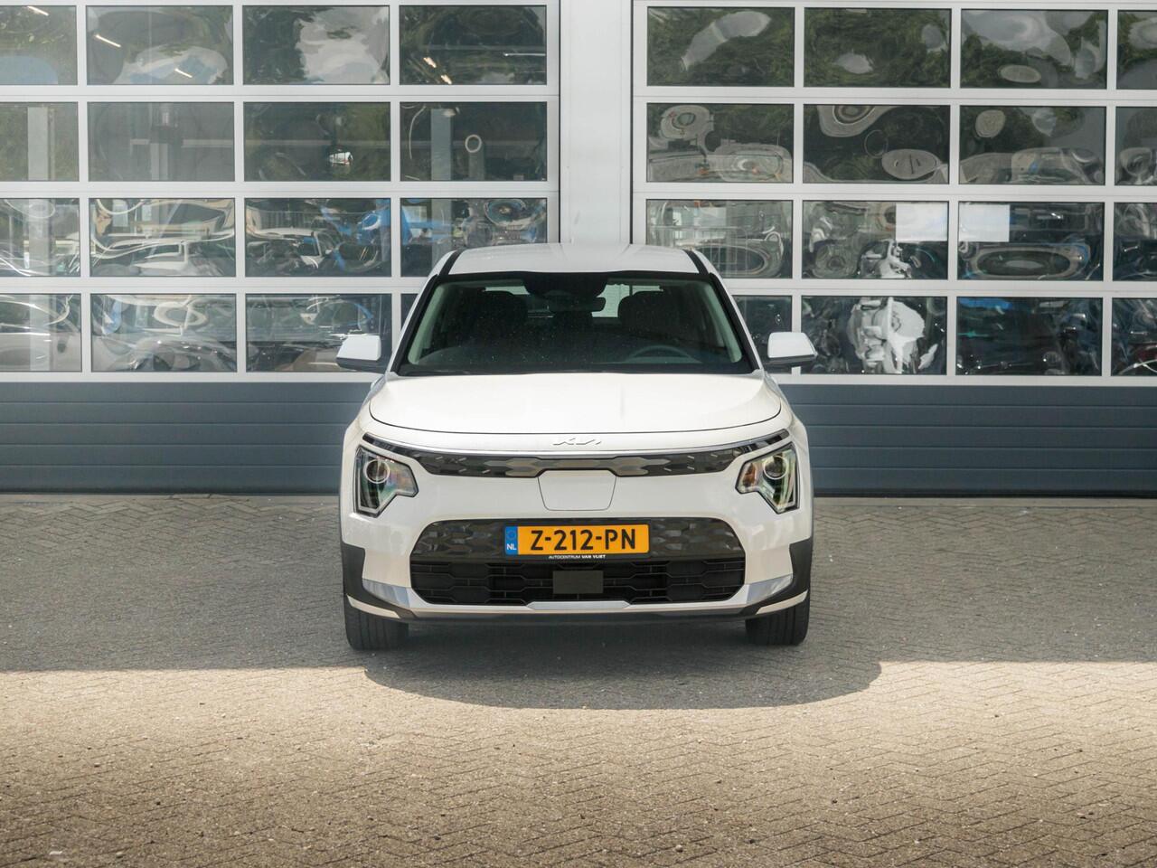 KIA e-Niro EV Light Edition 64.8 kWh | Navigatie | Achteruitrijcamera | Airco | Cruise control Adaptieve |