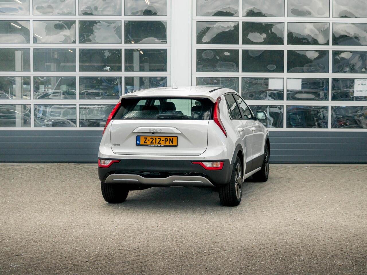 KIA e-Niro EV Light Edition 64.8 kWh | Navigatie | Achteruitrijcamera | Airco | Cruise control Adaptieve |