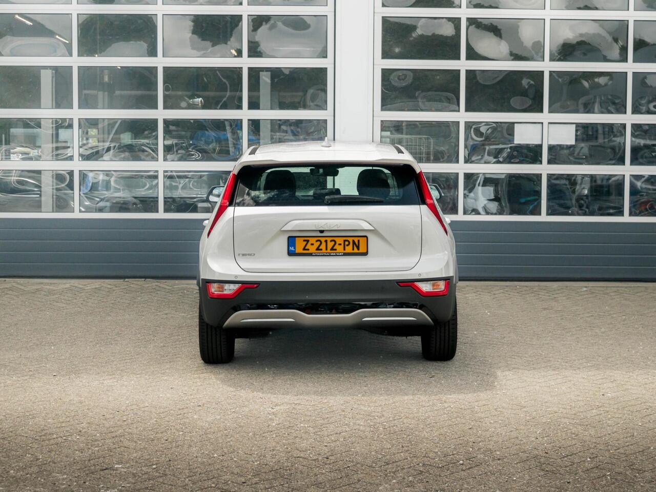 KIA e-Niro EV Light Edition 64.8 kWh | Navigatie | Achteruitrijcamera | Airco | Cruise control Adaptieve |